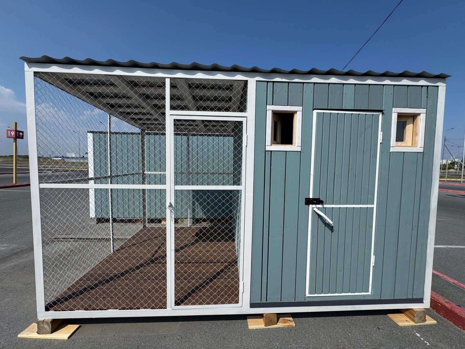 Курятник с выгулом 2,4х4 м